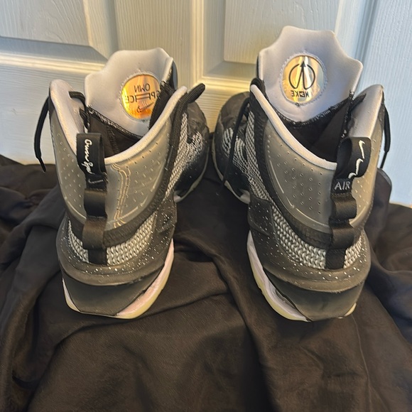 Nike - Picture 2 of 6